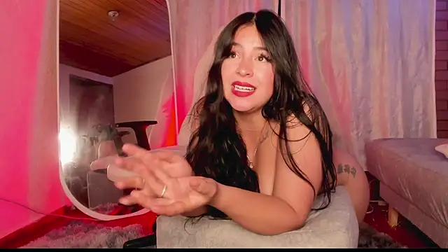 Snapshot of sunshine_maddy chatting on January 2025 05:32:02 AM sunshine maddy online show from January 2025 05:32:02 AM