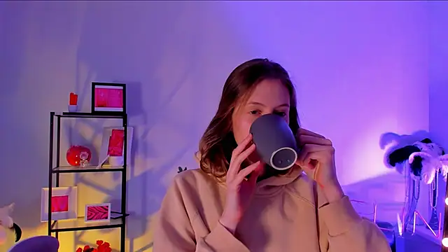 Sharon Evansi online show from March 2025 09:00:02 PM