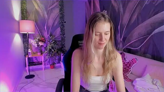 Sharon Evansi online show from December 2025 07:53:02 PM