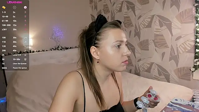 Snapshot of ViolaBloom22 chatting on January 2025 06:46:01 PM ViolaBloom22 online show from January 2025 06:46:01 PM