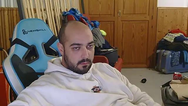 chicomallorca96 online show from February 2026 06:39:01 PM