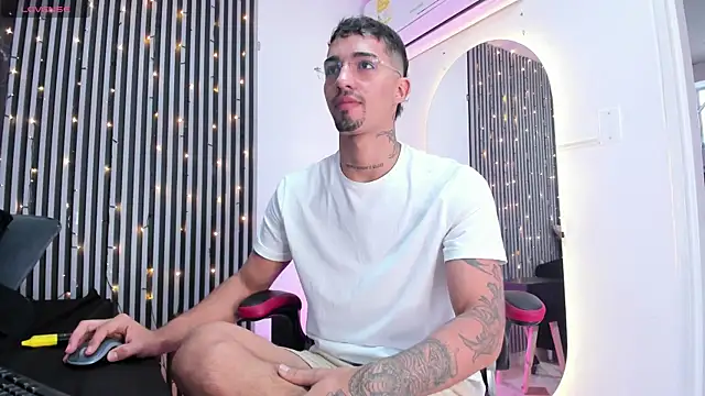 Snapshot of Duriel_ chatting on December 2024 12:11:02 PM Duriel  online show from December 2024 12:11:02 PM