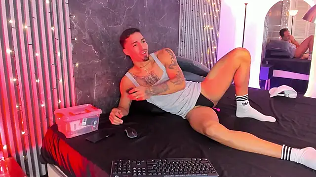 Snapshot of Duriel_ chatting on December 2024 01:07:02 PM Duriel  online show from December 2024 01:07:02 PM