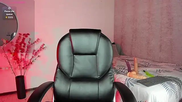 Snapshot of SaraMilf_69 chatting on November 2025 01:43:01 PM SaraMilf 69 online show from November 2025 01:43:01 PM