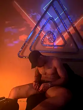 Snapshot of Alexandrei chatting on November 2025 08:18:01 PM Alexandrei online show from November 2025 08:18:01 PM