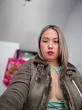Snapshot of VIOLETA-25_ chatting on June 2026 03:18:01 PM VIOLETA-25 online show from June 2026 03:18:01 PM