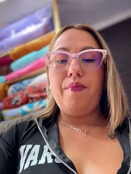 Snapshot of VIOLETA-25_ chatting on June 2026 04:11:02 PM VIOLETA-25 online show from June 2026 04:11:02 PM