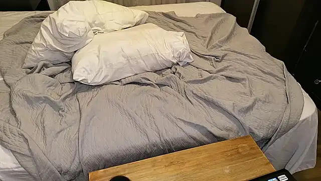 M1lfa online show from December 2024 07:54:01 PM