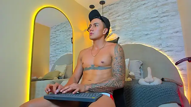 Snapshot of Aron_Bolt chatting on November 2025 12:43:01 AM Aron Bolt online show from November 2025 12:43:01 AM