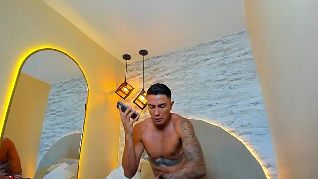 Snapshot of Aron_Bolt chatting on November 2025 12:43:01 AM Aron Bolt online show from November 2025 12:43:01 AM