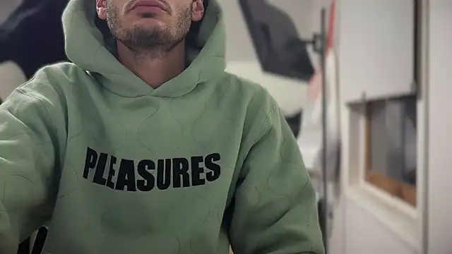 Snapshot of Dylansd chatting on December 2024 09:02:01 AM Dylansd online show from December 2024 09:02:01 AM