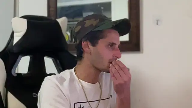 Snapshot of Dylansd chatting on December 2024 06:01:02 AM Dylansd online show from December 2024 06:01:02 AM