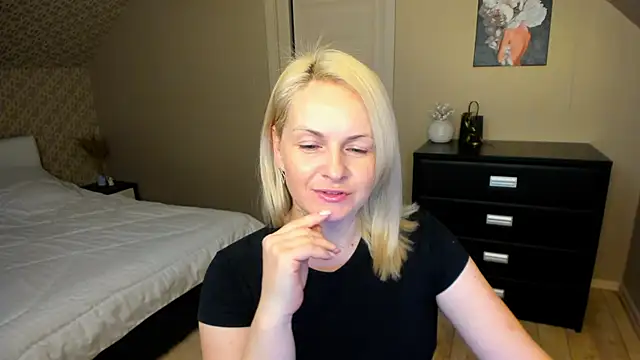 Alicee Gracee online show from November 2025 07:18:01 PM