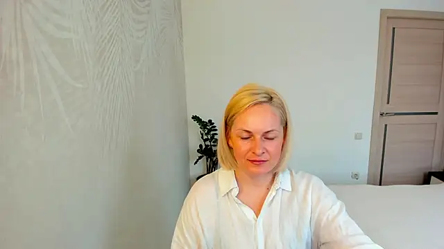 Alicee Gracee online show from April 2026 08:28:01 AM