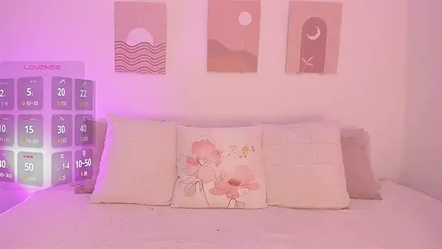 Snapshot of Mia_Heartt chatting on February 2025 08:53:02 PM Mia Heartt online show from February 2025 08:53:02 PM