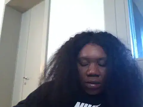 Snapshot of bonbonaumiel chatting on December 2024 07:32:01 AM bonbonaumiel online show from December 2024 07:32:01 AM