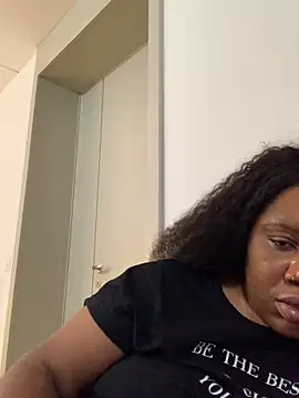 Snapshot of bonbonaumiel chatting on December 2024 09:45:01 PM bonbonaumiel online show from December 2024 09:45:01 PM