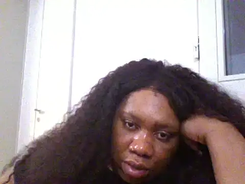 Snapshot of bonbonaumiel chatting on December 2024 12:52:01 AM bonbonaumiel online show from December 2024 12:52:01 AM