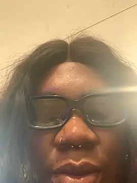 Snapshot of bonbonaumiel chatting on January 2025 01:04:02 PM bonbonaumiel online show from January 2025 01:04:02 PM