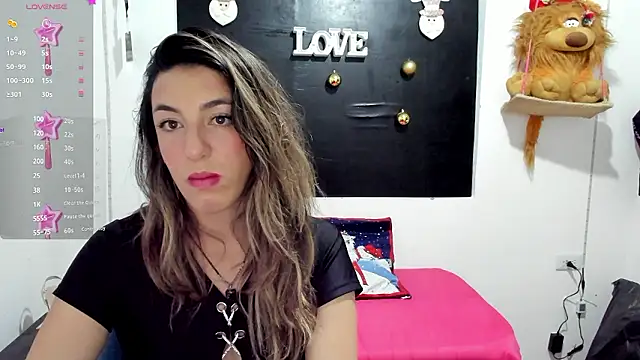 Snapshot of queen-natty chatting on December 2024 01:36:02 AM queen-natty online show from December 2024 01:36:02 AM