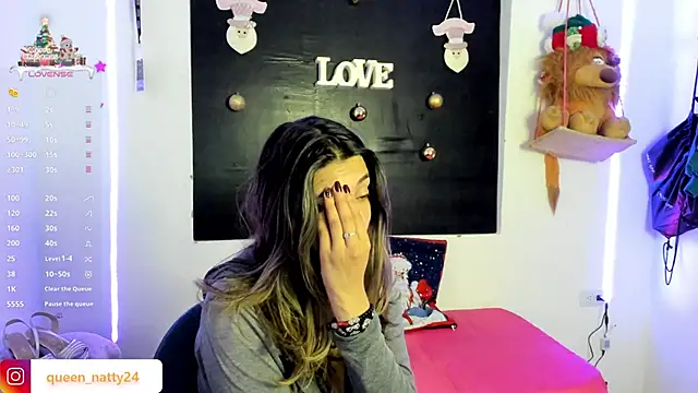 Snapshot of queen-natty chatting on December 2024 06:45:01 AM queen-natty online show from December 2024 06:45:01 AM