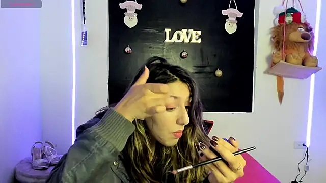 Snapshot of queen-natty chatting on December 2024 09:31:02 PM queen-natty online show from December 2024 09:31:02 PM