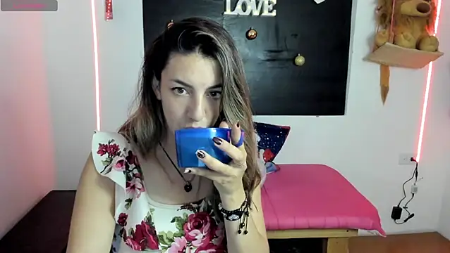 Snapshot of queen-natty chatting on December 2024 04:22:02 AM queen-natty online show from December 2024 04:22:02 AM