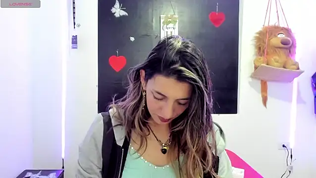 Snapshot of queen-natty chatting on January 2025 04:33:02 AM queen-natty online show from January 2025 04:33:02 AM