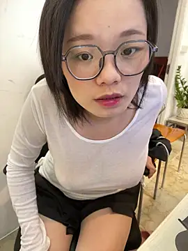 Snapshot of Bella0815 chatting on March 2025 06:40:01 AM Bella0815 online show from March 2025 06:40:01 AM