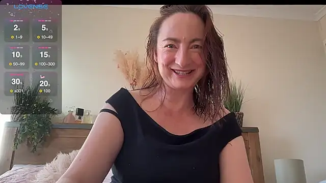 Snapshot of LouiseTswing chatting on December 2024 02:19:02 PM LouiseTswing online show from December 2024 02:19:02 PM