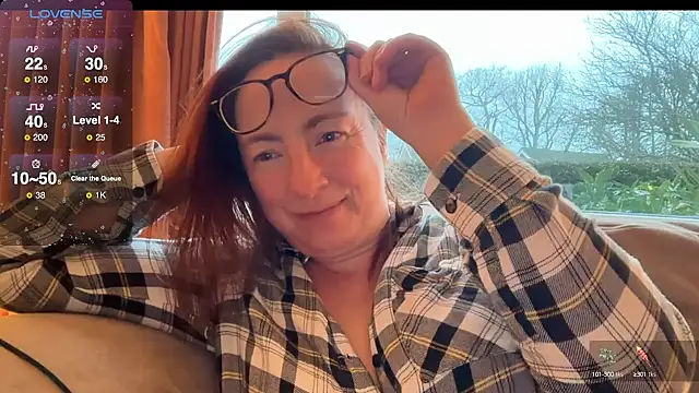 Snapshot of LouiseTswing chatting on December 2024 03:43:01 PM LouiseTswing online show from December 2024 03:43:01 PM