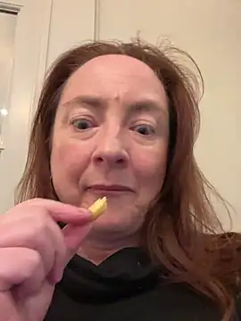 Snapshot of LouiseTswing chatting on January 2025 04:06:01 PM LouiseTswing online show from January 2025 04:06:01 PM