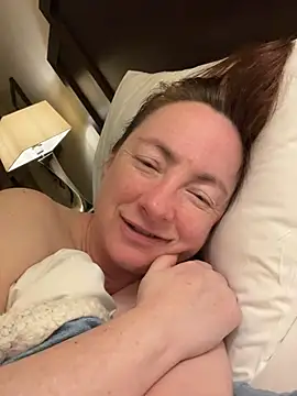 Snapshot of LouiseTswing chatting on January 2025 07:03:01 AM LouiseTswing online show from January 2025 07:03:01 AM