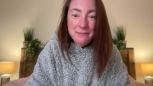 Snapshot of LouiseTswing chatting on February 2025 08:14:02 PM LouiseTswing online show from February 2025 08:14:02 PM