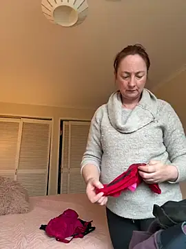 Snapshot of LouiseTswing chatting on February 2025 03:29:01 PM LouiseTswing online show from February 2025 03:29:01 PM