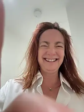 LouiseTswing online show from June 2026 02:06:02 PM