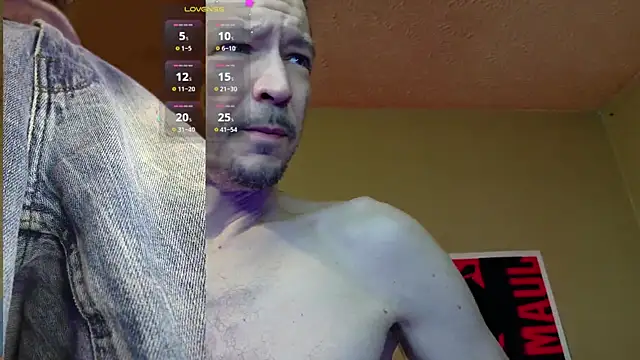 Snapshot of MasterForgedRayy chatting on January 2025 08:30:01 AM MasterForgedRayy online show from January 2025 08:30:01 AM