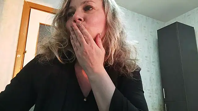 EdithManning online show from May 2026 05:32:01 PM