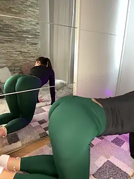 Snapshot of LeonieLindner chatting on January 2025 12:23:01 PM LeonieLindner online show from January 2025 12:23:01 PM