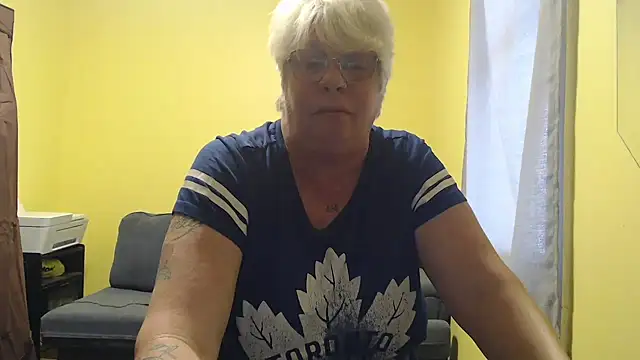canadiancougar1965 online show from November 2025 03:49:01 PM