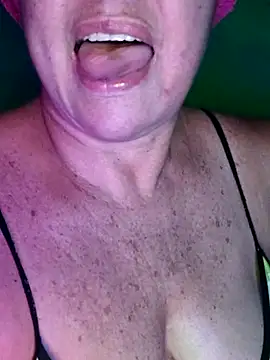 Kasandra Ho online show from December 2025 06:16:01 PM