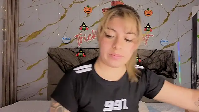 agatha 97  online show from October 2025 04:40:02 AM