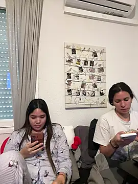 daniniescobarr online show from April 2026 12:58:02 PM