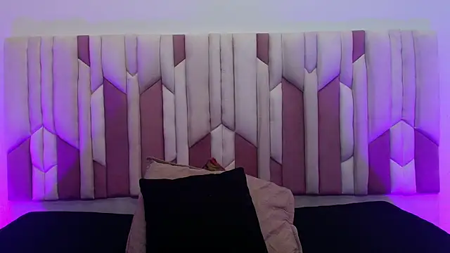 mia stanfort online show from October 2025 07:14:02 PM