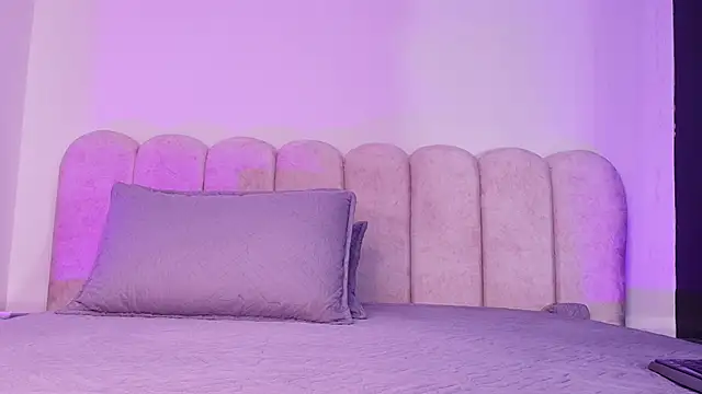 mia stanfort online show from November 2025 07:14:02 PM