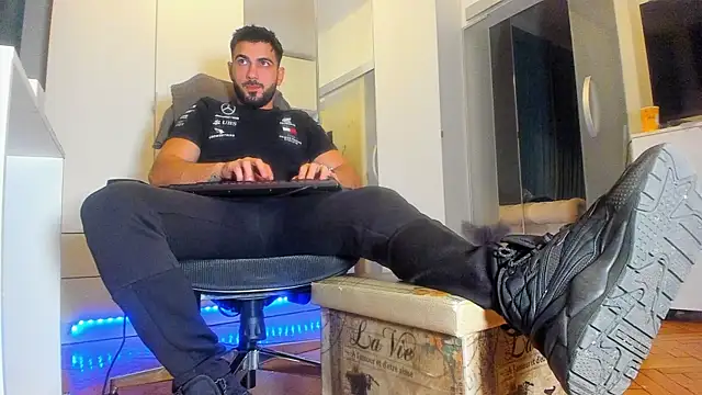 Snapshot of welcometo_hell chatting on October 2025 08:17:01 PM welcometo hell online show from October 2025 08:17:01 PM