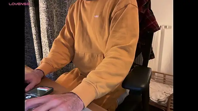 Snapshot of FrenchCamDog chatting on January 2025 11:24:01 PM FrenchCamDog online show from January 2025 11:24:01 PM