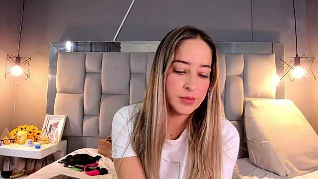 Snapshot of AliceSteel12 chatting on January 2025 03:30:02 PM AliceSteel12 online show from January 2025 03:30:02 PM