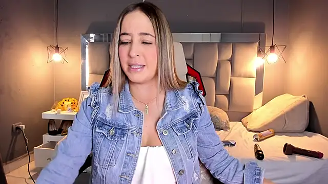 Snapshot of AliceSteel12 chatting on February 2025 02:25:02 PM AliceSteel12 online show from February 2025 02:25:02 PM