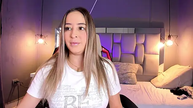 Snapshot of AliceSteel12 chatting on February 2025 01:07:01 PM AliceSteel12 online show from February 2025 01:07:01 PM